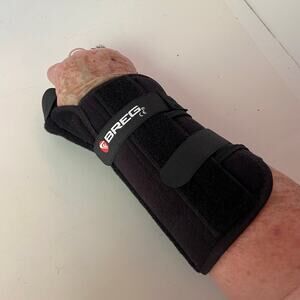 Breg Universal Wrist Brace with Thumb Spica - Right Adjustable Wrist Support EUC